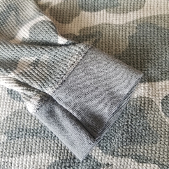 Old Navy Long Sleeve Green camouflage shirt Size 18-24 mo - Picture 4 of 12